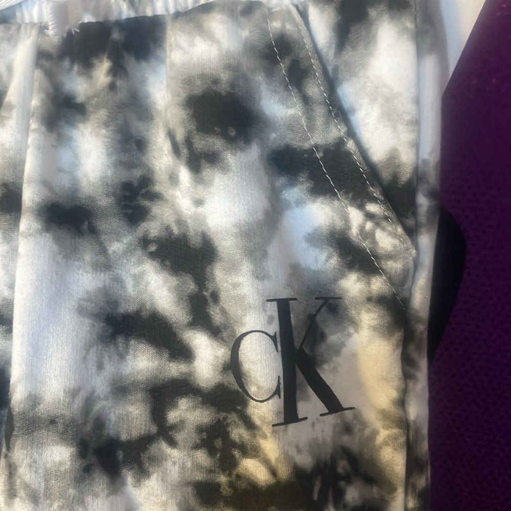 Calvin Klein Jeans 2 piece set - Picture 7 of 10